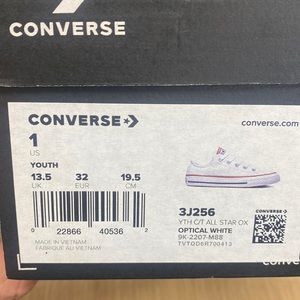 New in box. Youth size 1 Converse Chuck Taylors